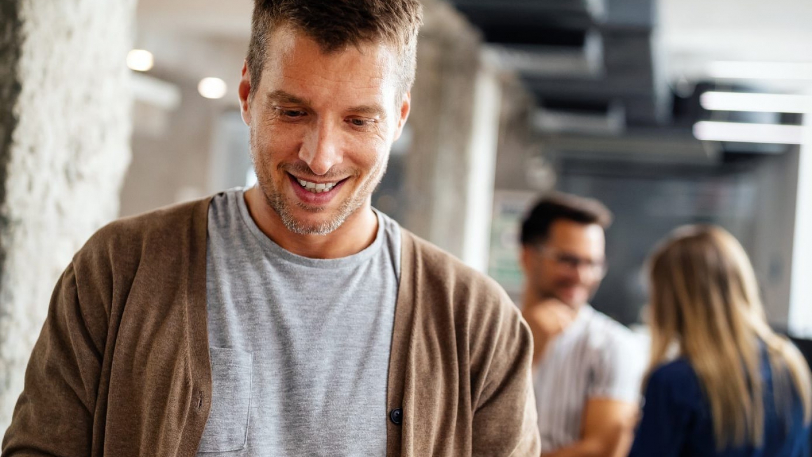 EE4I2004copy-46845-2-min